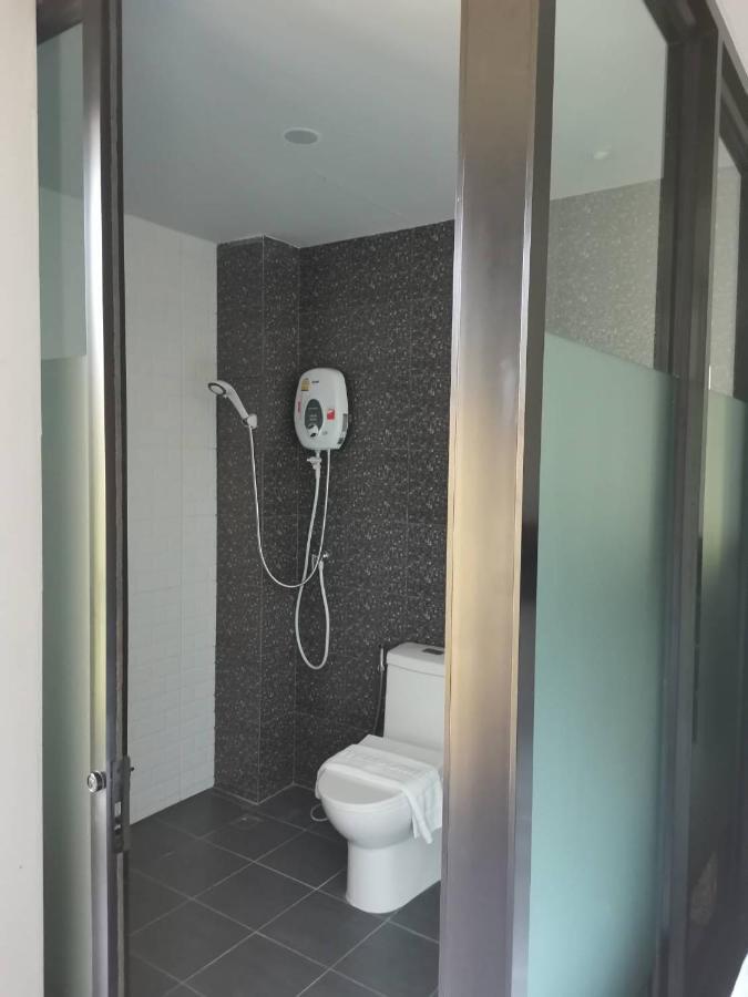 Yamin Seaview Hotel Phuket Bagian luar foto