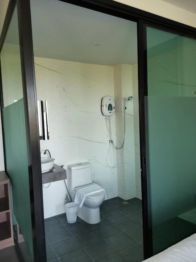 Yamin Seaview Hotel Phuket Bagian luar foto